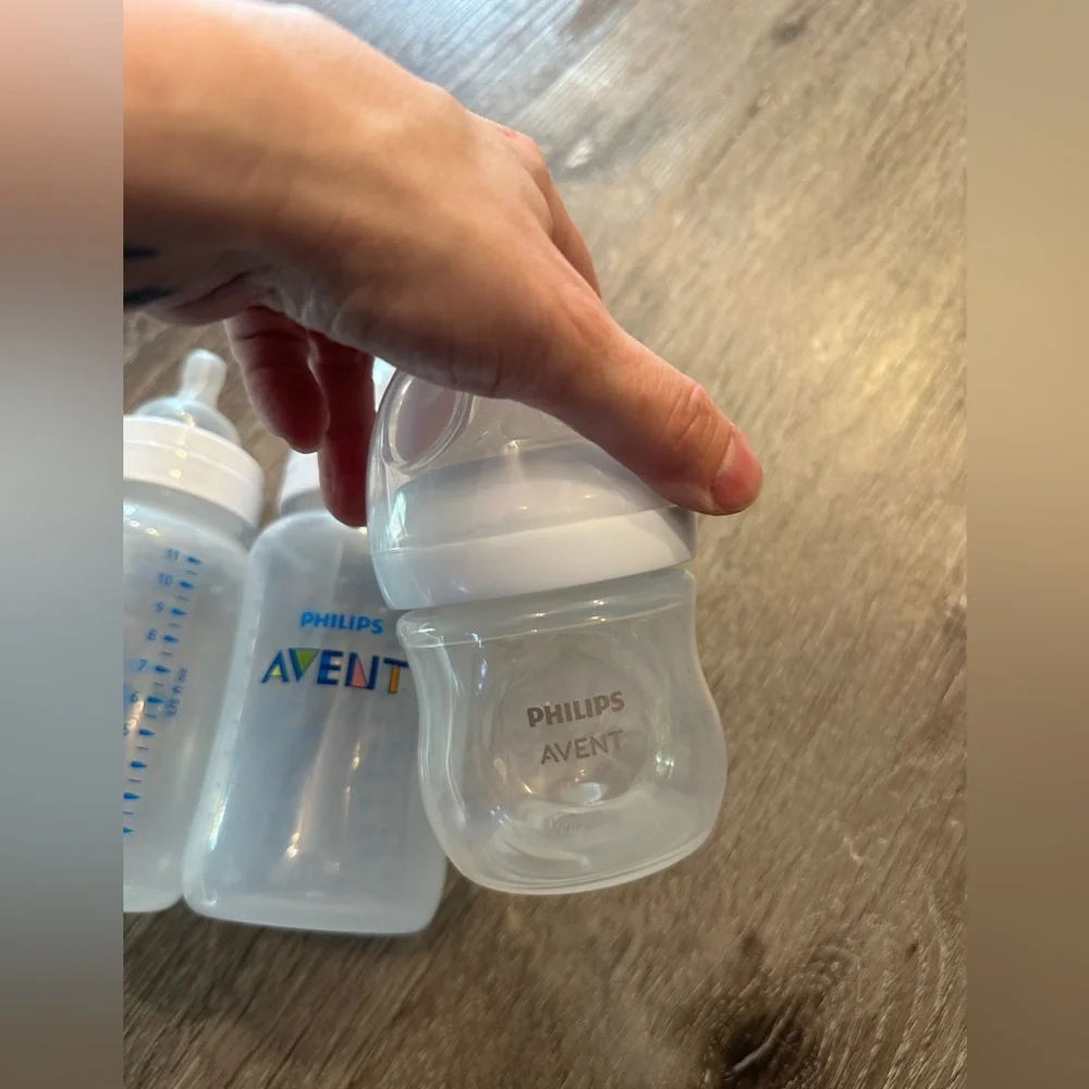 Bundle of 4 Phillips avent baby bottles